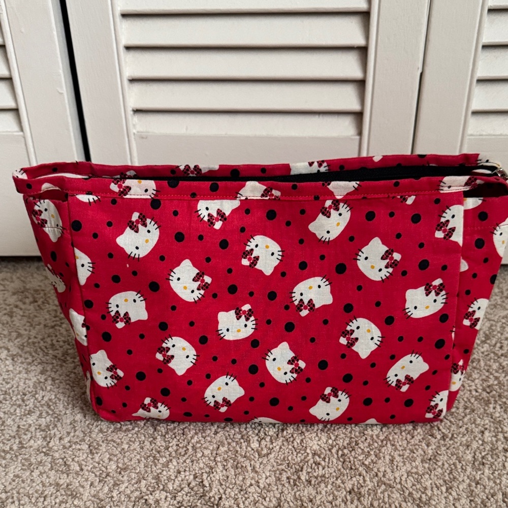 Hello kitty large pouch